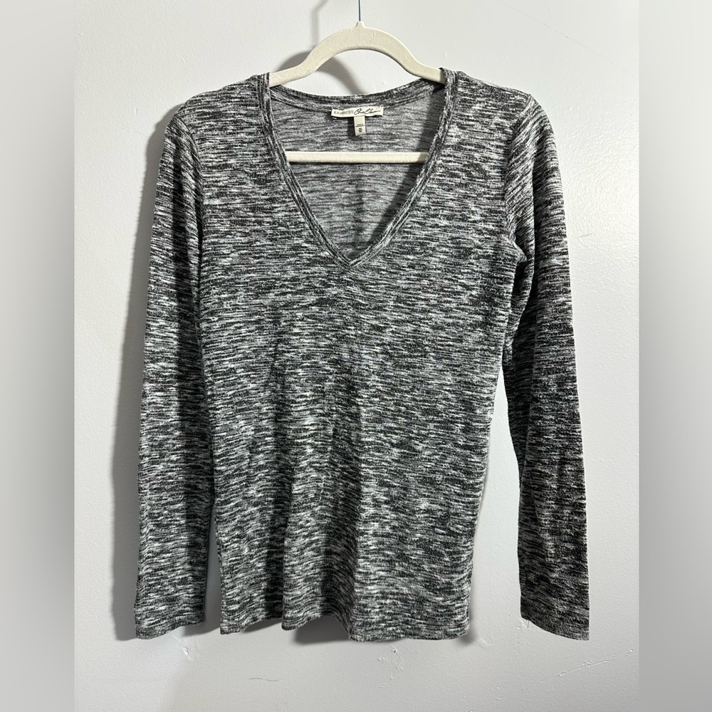 Women’s Express One Eleven Women’s M Black White Knit Deep V Neck Top | SKU 0223
